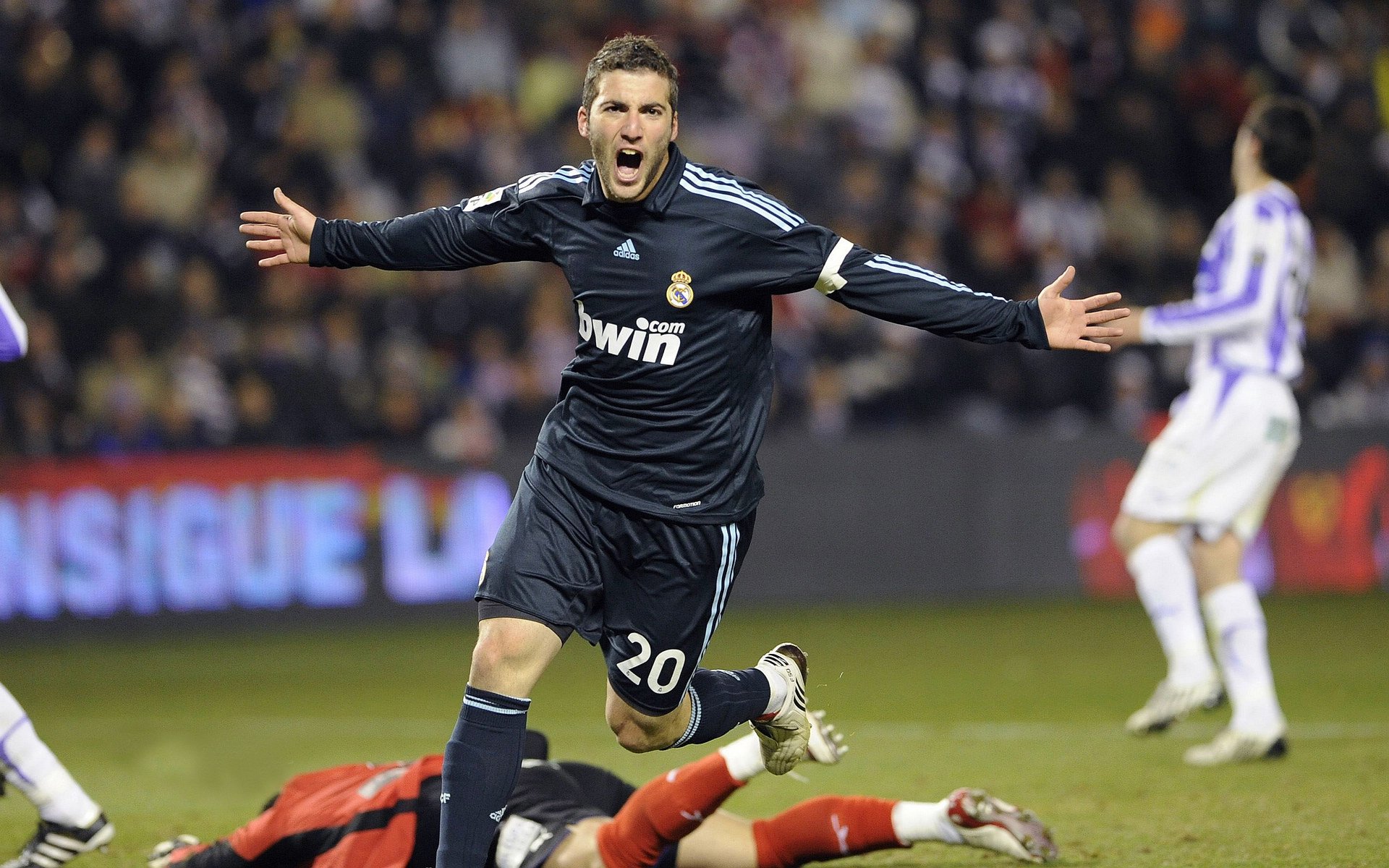 米兰体育入口-《堡垒之夜》全新未来战士系列皮肤限时上线,点燃你的未来战场激情