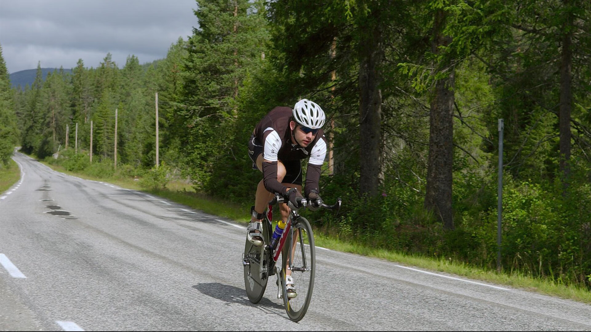 米兰体育(中国大陆)官网-乔治·巴尔：全黑队中场的“稳定器”，每次传球都充满威胁